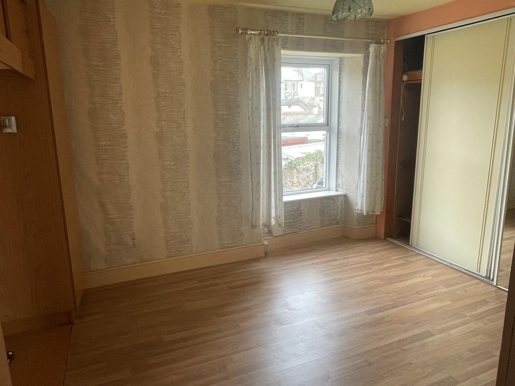 Lot: 153 - TERRACE PROPERTY FOR IMPROVEMENT - Bedroom